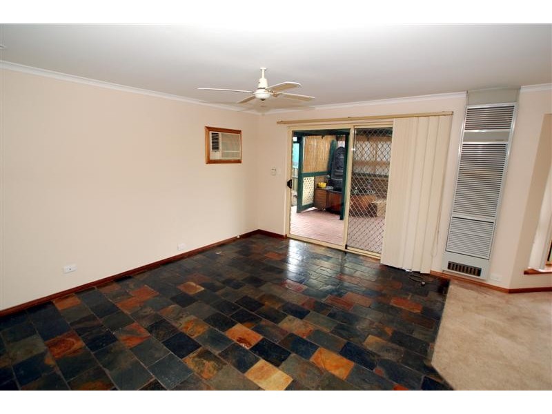 13 Barossa Way, Woodcroft SA 5162