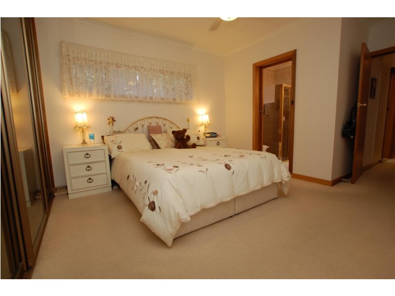 12 Alfonso Drive, Hallett Cove SA 5158
