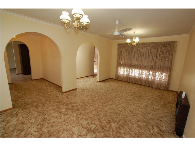 17 Woodswallow Drive, Happy Valley SA 5159