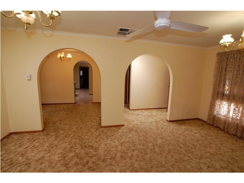 17 Woodswallow Drive, Happy Valley SA 5159