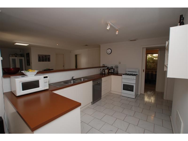 28 Sherwood Avenue, Happy Valley SA 5159