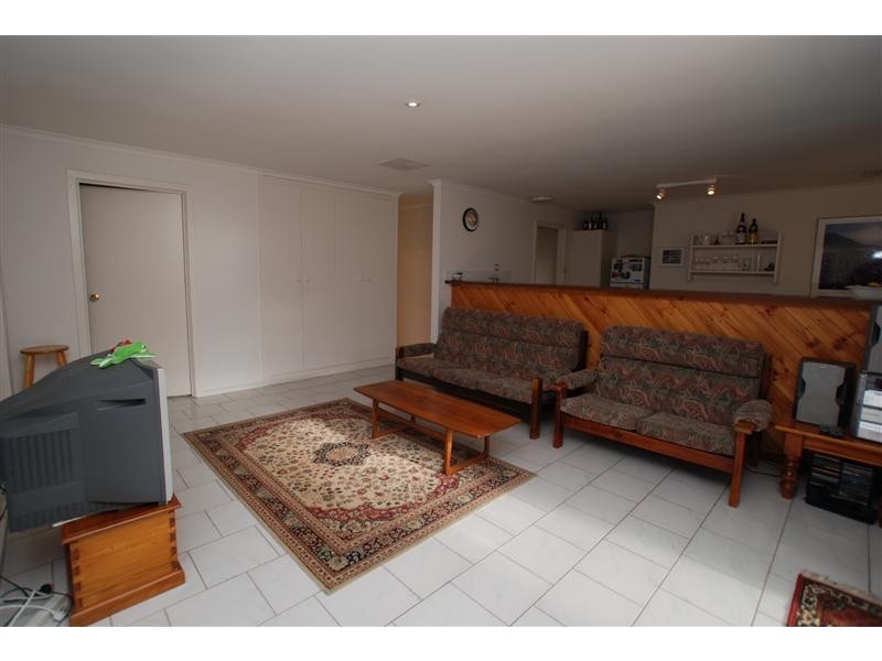 28 Sherwood Avenue, Happy Valley SA 5159