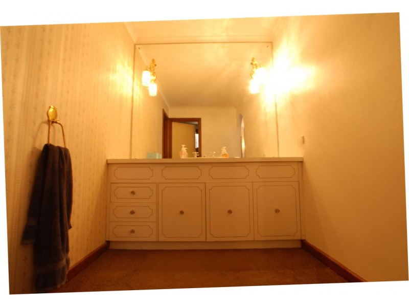 4 Shiraz Court, Aberfoyle Park SA 5159