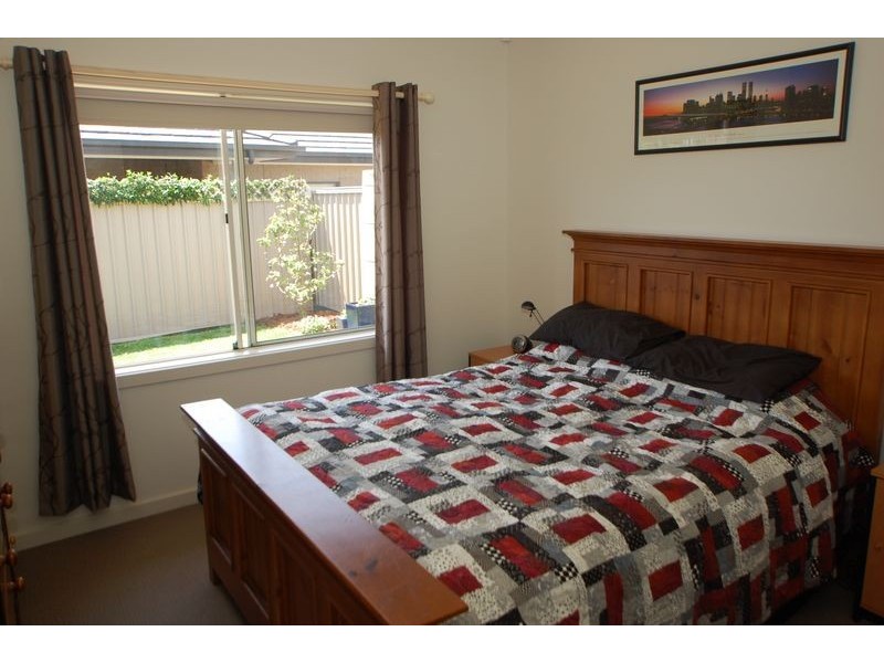 27 Burton Avenue, Park Holme SA 5043