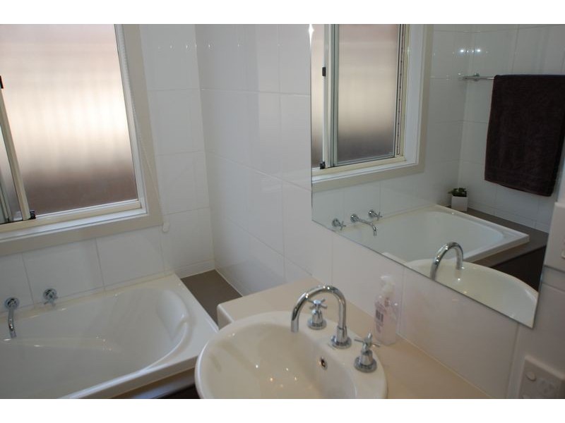 27 Burton Avenue, Park Holme SA 5043