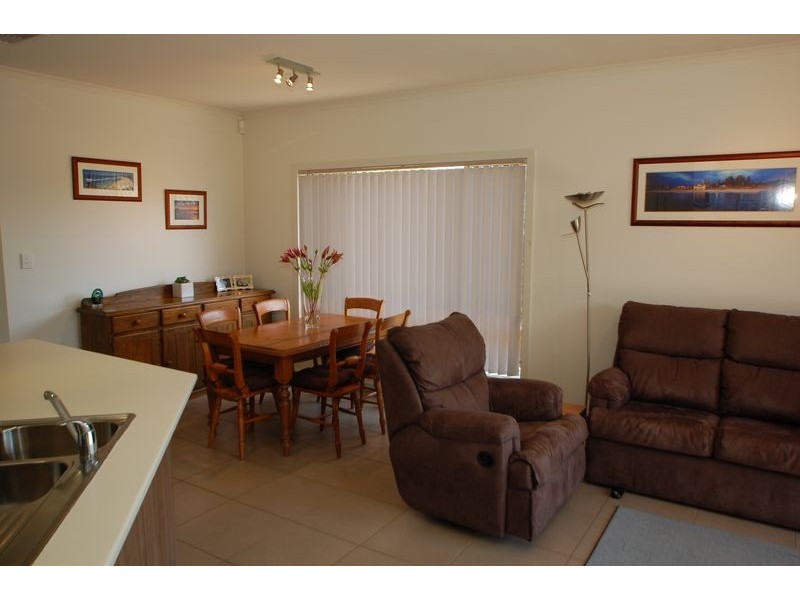 27 Burton Avenue, Park Holme SA 5043