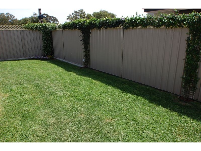 27 Burton Avenue, Park Holme SA 5043