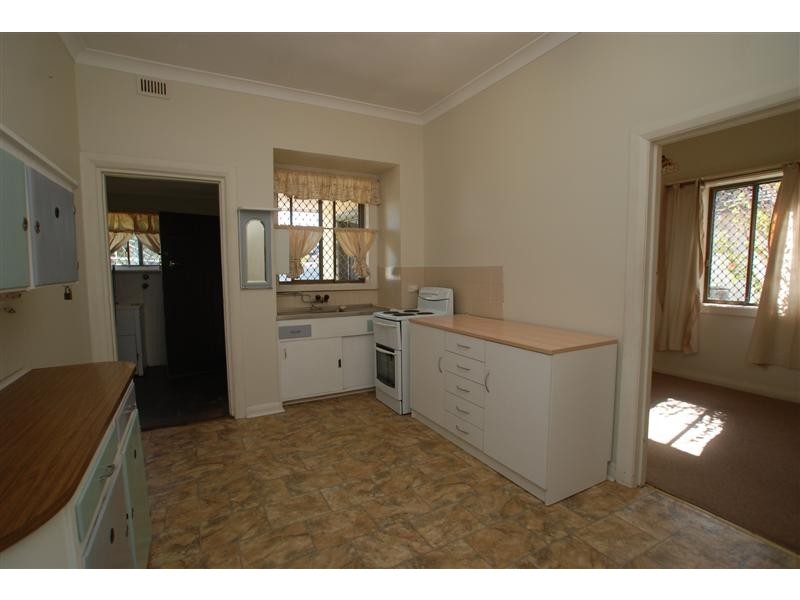 4 Pildappa Avenue, Park Holme SA 5043