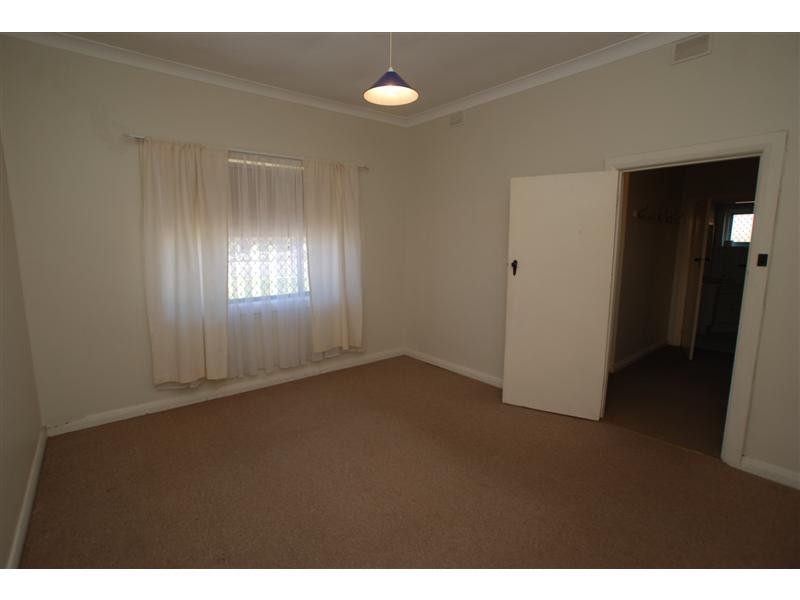 4 Pildappa Avenue, Park Holme SA 5043