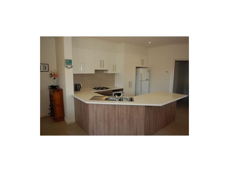 27 Burton Avenue, Park Holme SA 5043