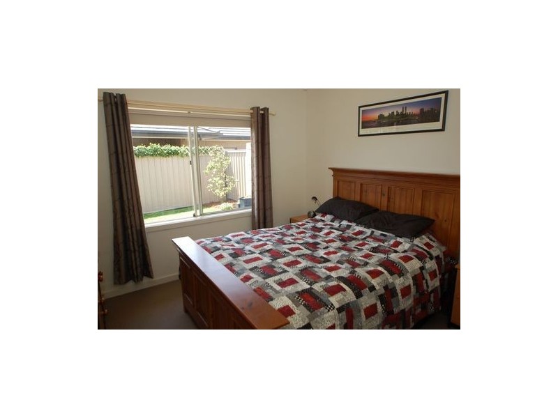 27 Burton Avenue, Park Holme SA 5043