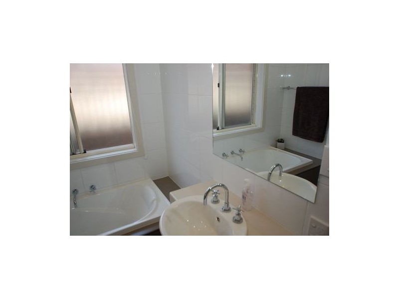 27 Burton Avenue, Park Holme SA 5043