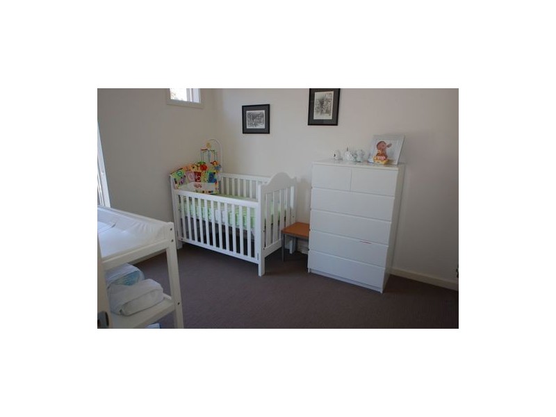 27 Burton Avenue, Park Holme SA 5043