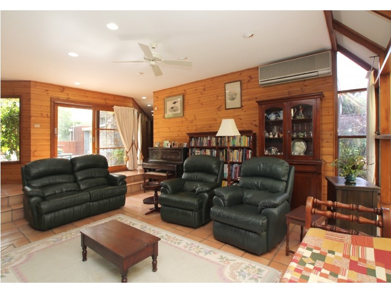 27 Eve Road, Bellevue Heights SA 5050