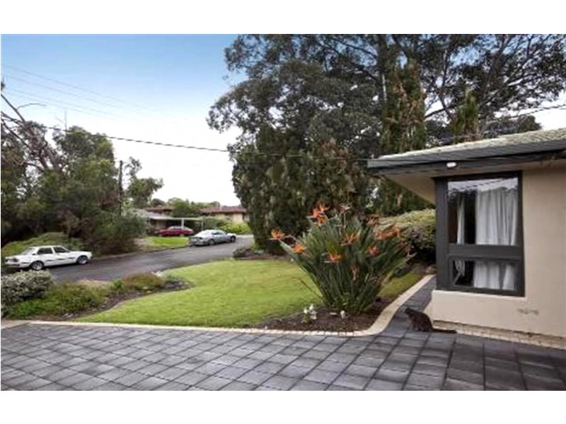 8 Mandalay Drive, Happy Valley SA 5159