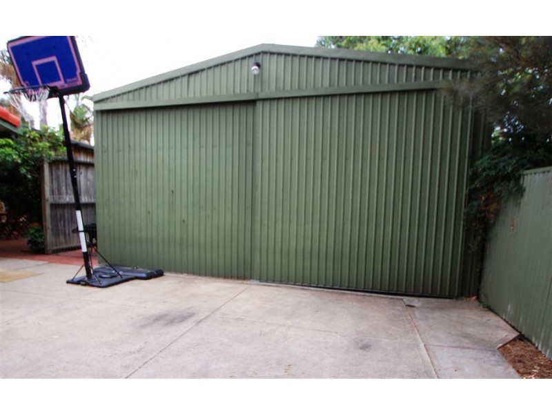 16 Blinkbrae Avenue, Happy Valley SA 5159