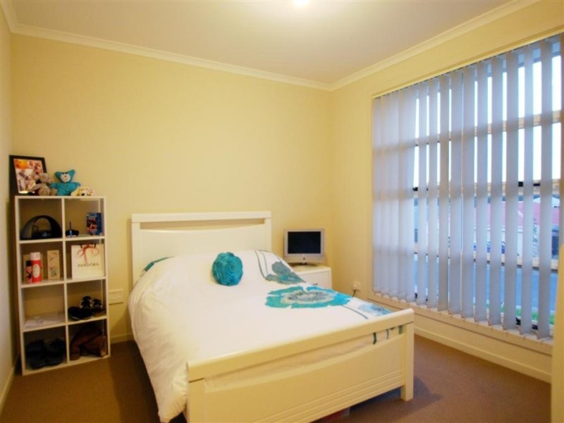 8 CABERNET CLOSE, Woodcroft SA 5162