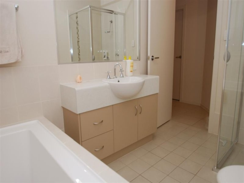 8 CABERNET CLOSE, Woodcroft SA 5162