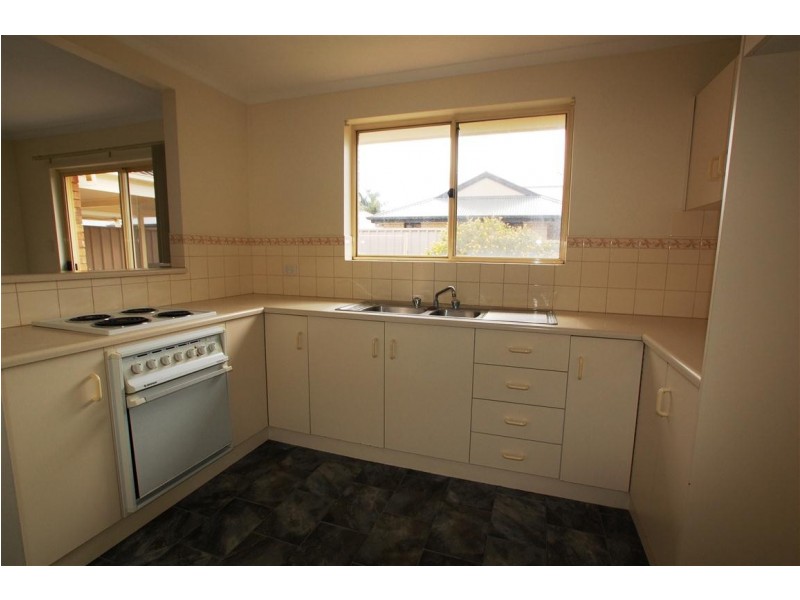 2, 27 Fifth Avenue, Ascot Park SA 5043