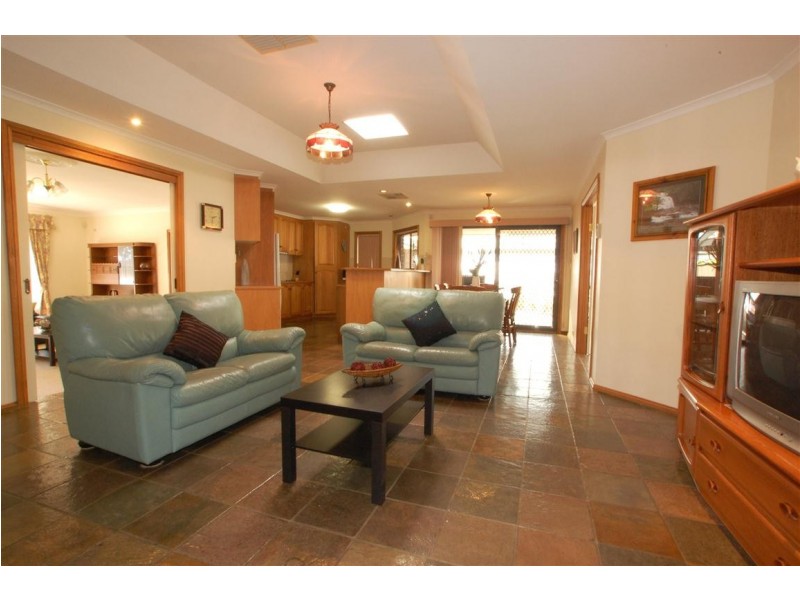 2 Federation Court, Bellevue Heights SA 5050