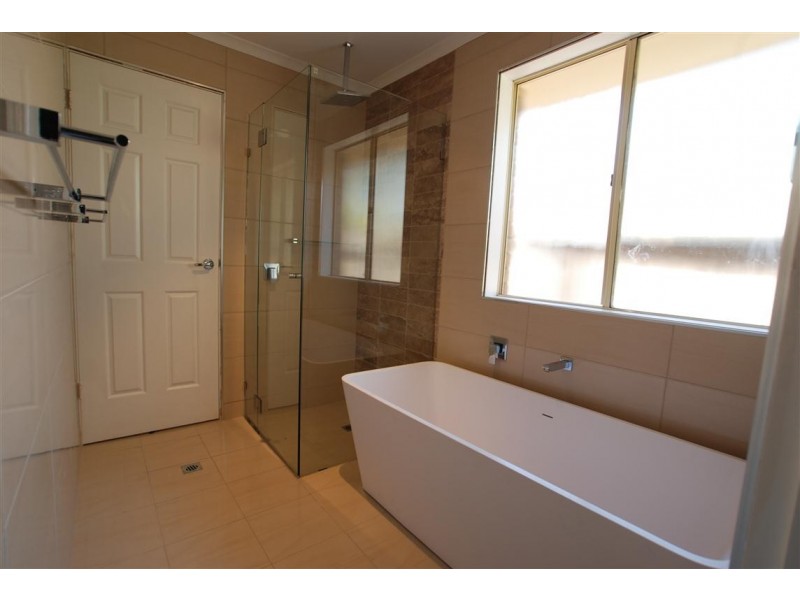5 Vidmar Court, Woodcroft SA 5162