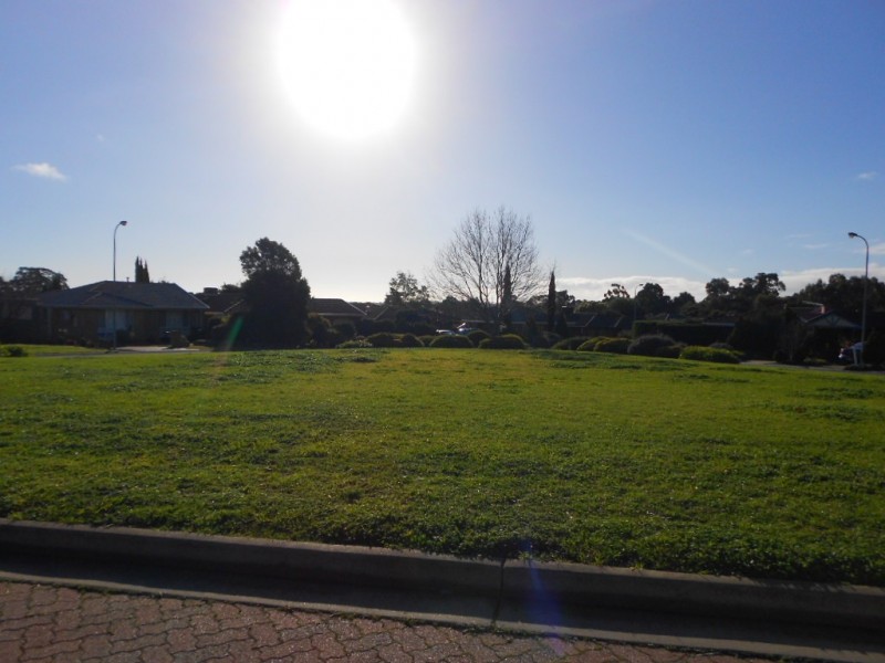 11 Coonawarra Close, Woodcroft SA 5162