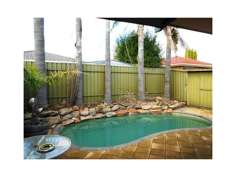 11 Coonawarra Close, Woodcroft SA 5162