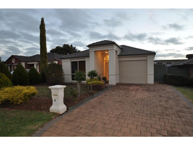 6 Westbury Court, Woodcroft SA 5162