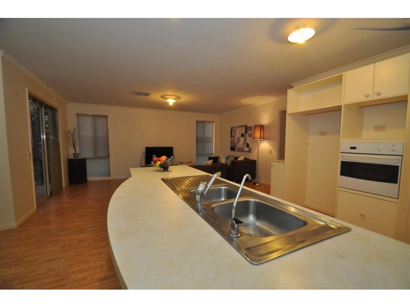 6 Westbury Court, Woodcroft SA 5162