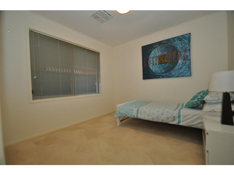 6 Westbury Court, Woodcroft SA 5162