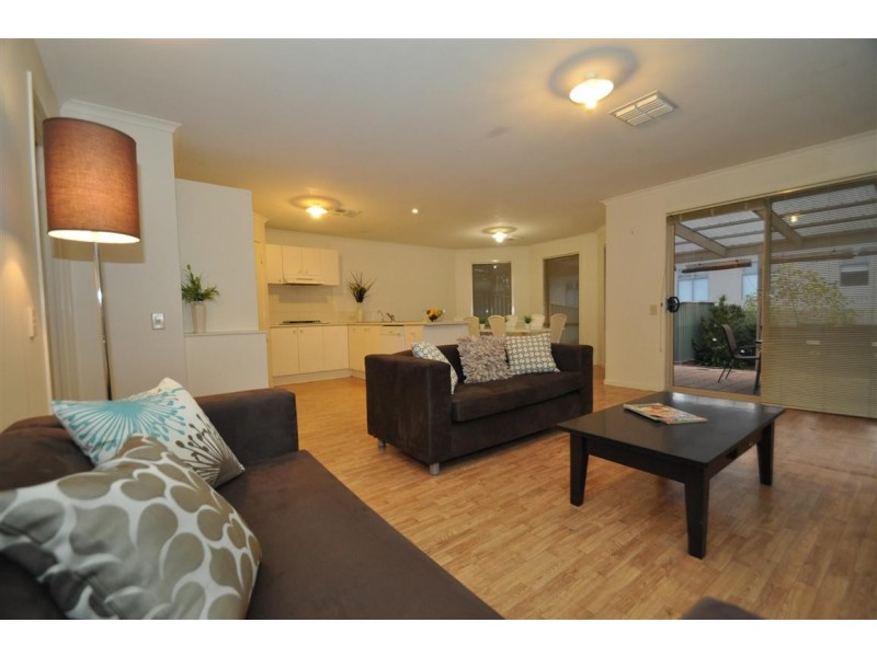 6 Westbury Court, Woodcroft SA 5162