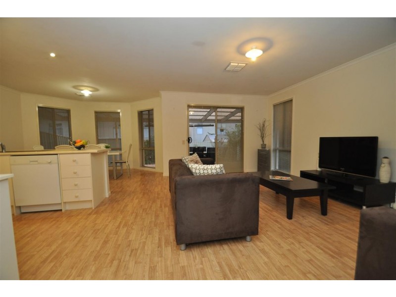 6 Westbury Court, Woodcroft SA 5162