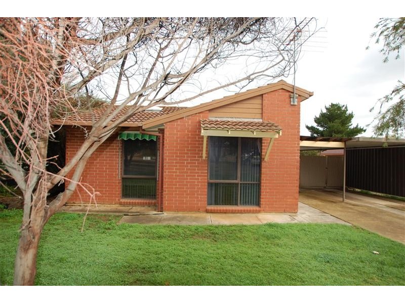 2 Chestnut Court, Clovelly Park SA 5042