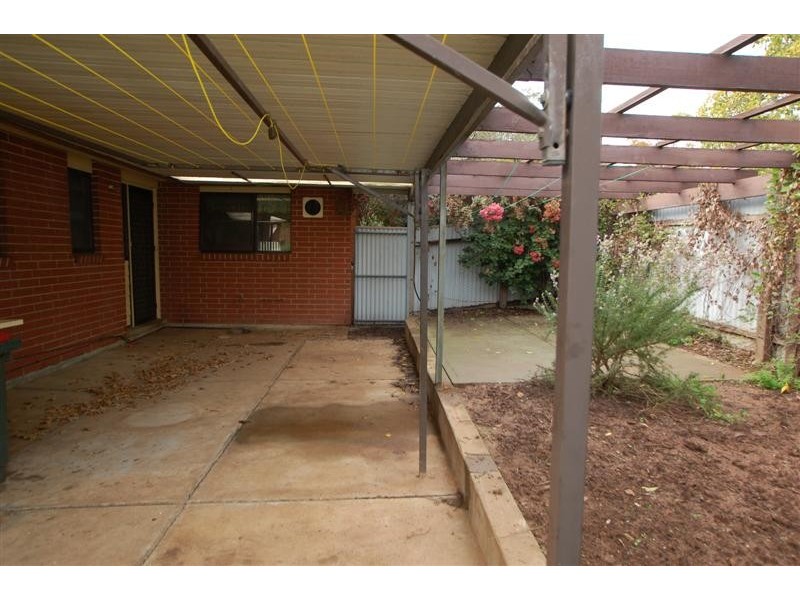 2 Chestnut Court, Clovelly Park SA 5042