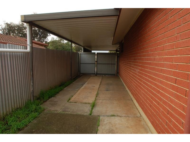 2 Chestnut Court, Clovelly Park SA 5042