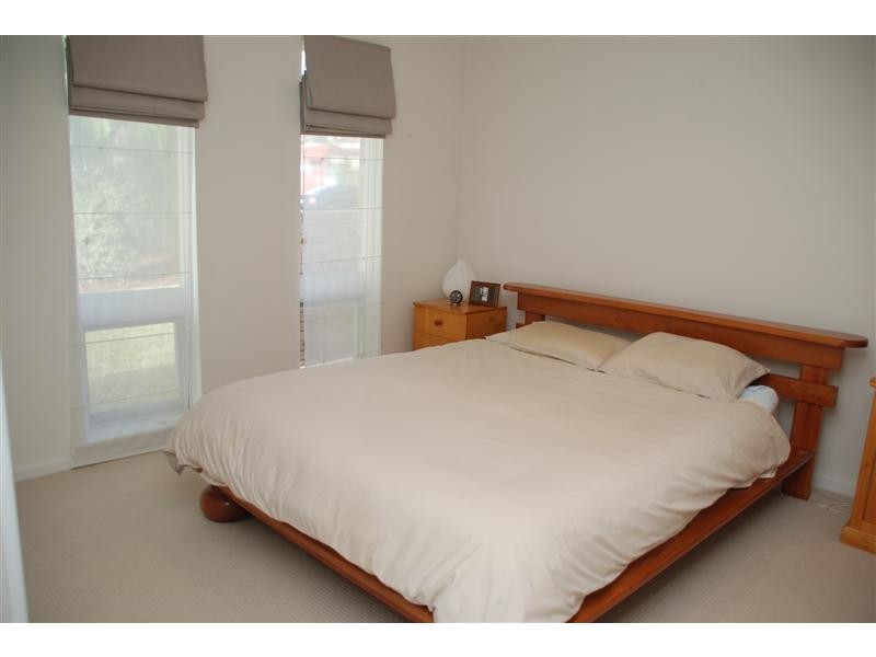 8 Liza Road, Happy Valley SA 5159