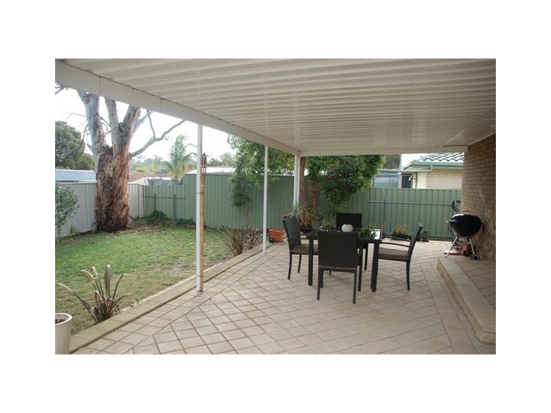 8 Liza Road, Happy Valley SA 5159