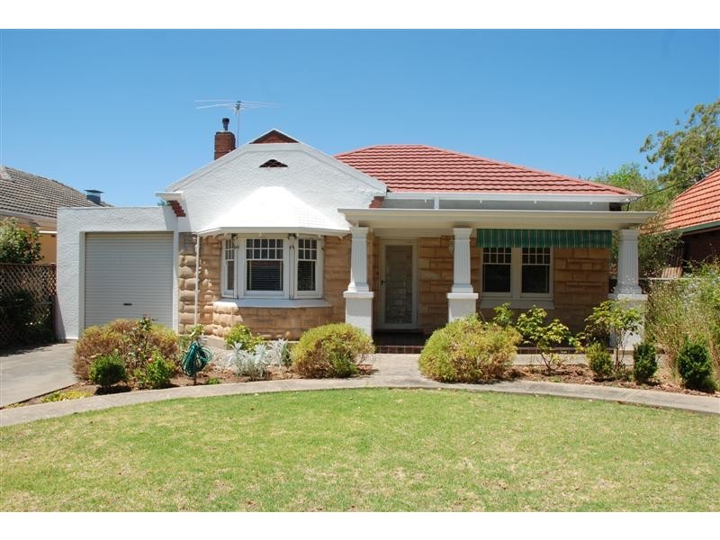 9 Lochwinnoch Rd, Torrens Park SA 5062