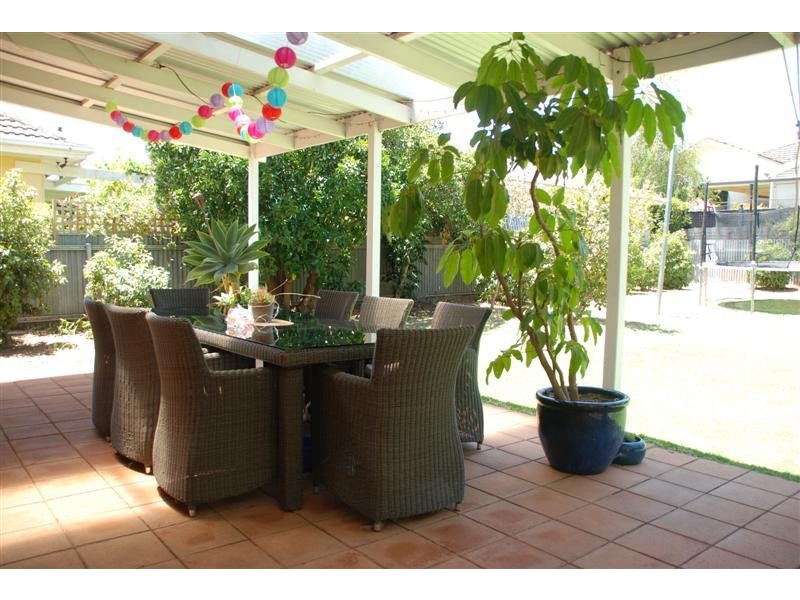 9 Lochwinnoch Rd, Torrens Park SA 5062