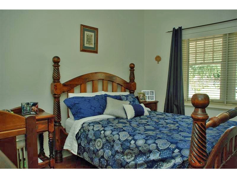 9 Lochwinnoch Rd, Torrens Park SA 5062