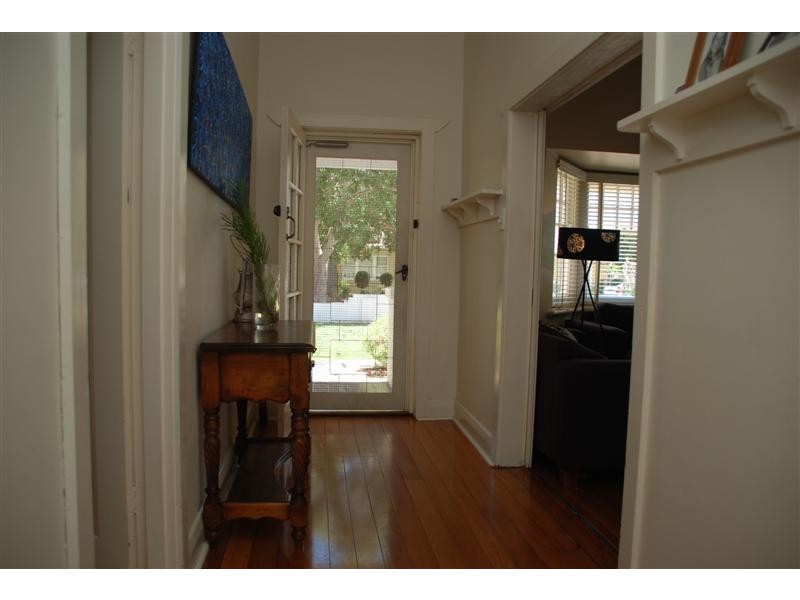 9 Lochwinnoch Rd, Torrens Park SA 5062