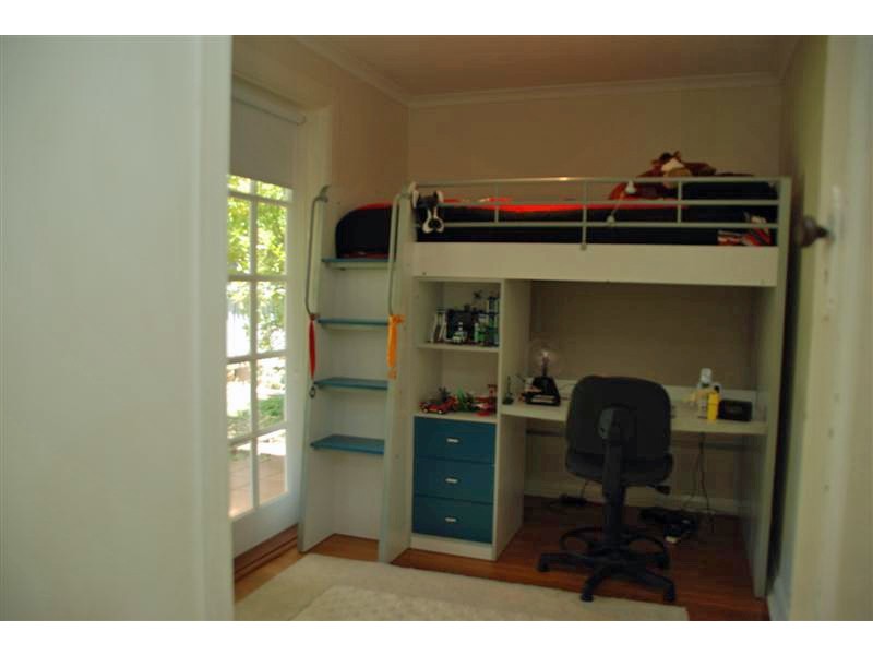 9 Lochwinnoch Rd, Torrens Park SA 5062