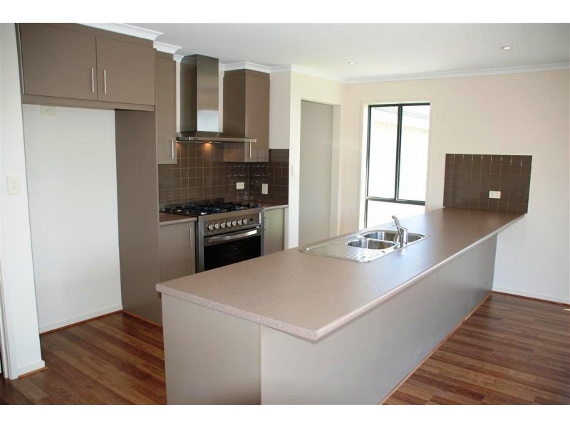 11 Esperance Boulevard, Seaford Rise SA 5169