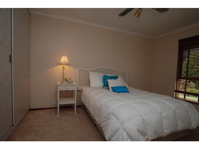 13 Barossa Way, Woodcroft SA 5162