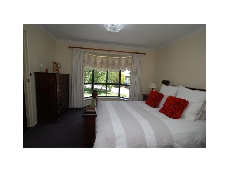8 Lincoln Cove, Woodcroft SA 5162