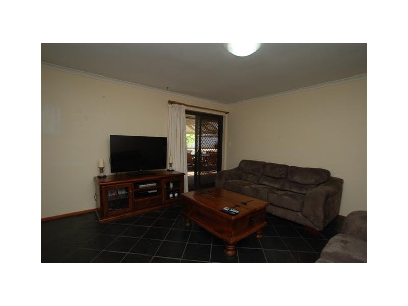 8 Lincoln Cove, Woodcroft SA 5162