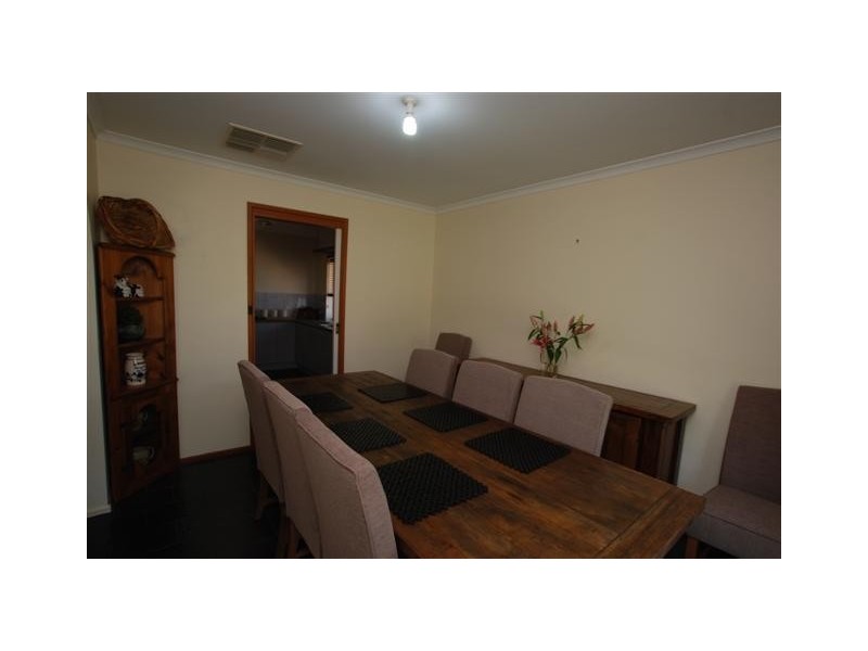 8 Lincoln Cove, Woodcroft SA 5162