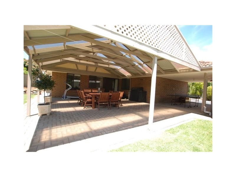 8 Lincoln Cove, Woodcroft SA 5162