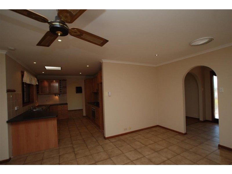 15 Maple Avenue, Aberfoyle Park SA 5159