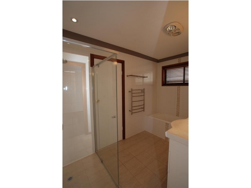 15 Maple Avenue, Aberfoyle Park SA 5159